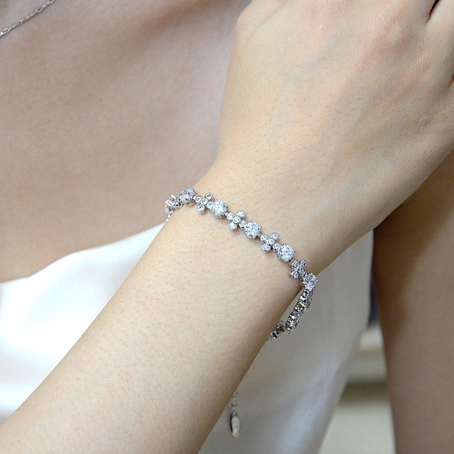 TIMEMATRIX White Gold Plated Tennis Bracelet for Women | Sparkling Dark Blue Zirconia & White Rhinestone Design | Ideal Gift for Girlfriend, Wife & Mother