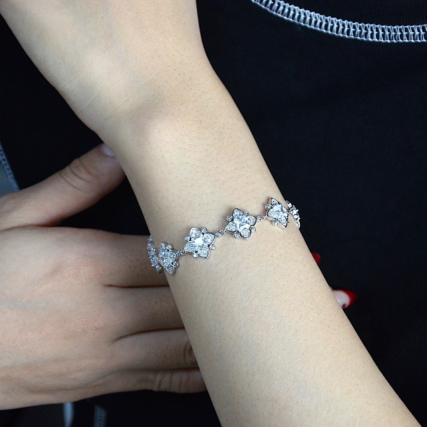 TIMEMATRIX White Gold Clover Bracelet | Sapphire CZ & Diamond-Accented Sparkle | Perfect Gift for Girlfriend, Wife & Mom